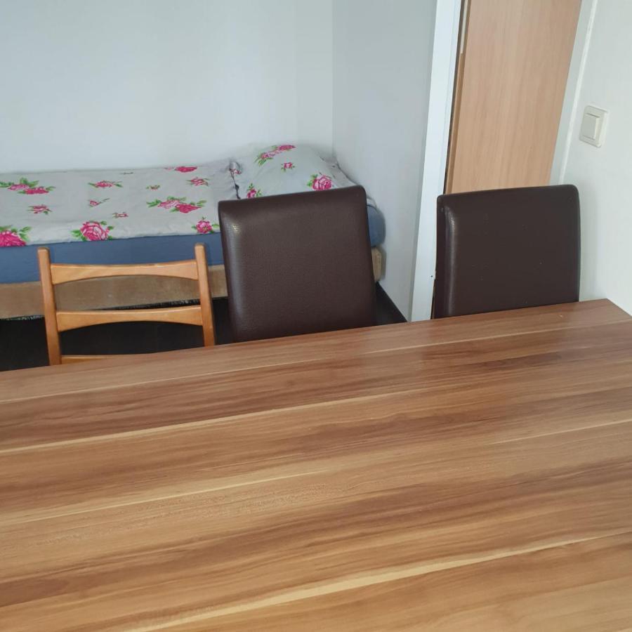 Ferienwohnung Maj Нойс Экстерьер фото